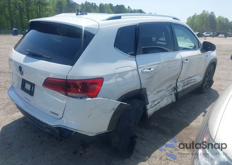 2022 Volkswagen Taos 1.5T Se из США, поврежденный, VIN 3VVLX7B26NM090163